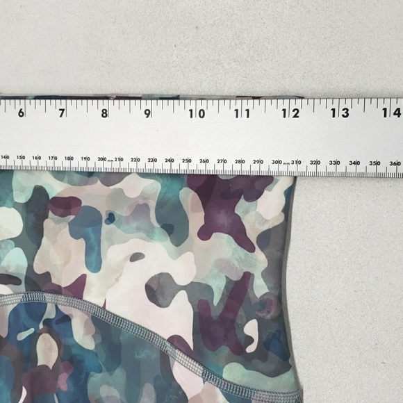 SPANX Booty Boost Active Printed 7/8 Leggings Painted Camo Women's Small - Picture 5 of 14